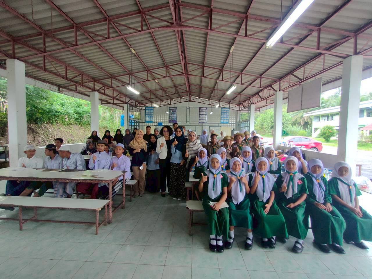 จังหวัดยะลา ขับเคลื่อนโครงการอันเนื่องมาจากพระราชดำริ เสริมทักษะอาชีพแปรรูปตะไคร้หอมแก่เยาวชนชุมชน