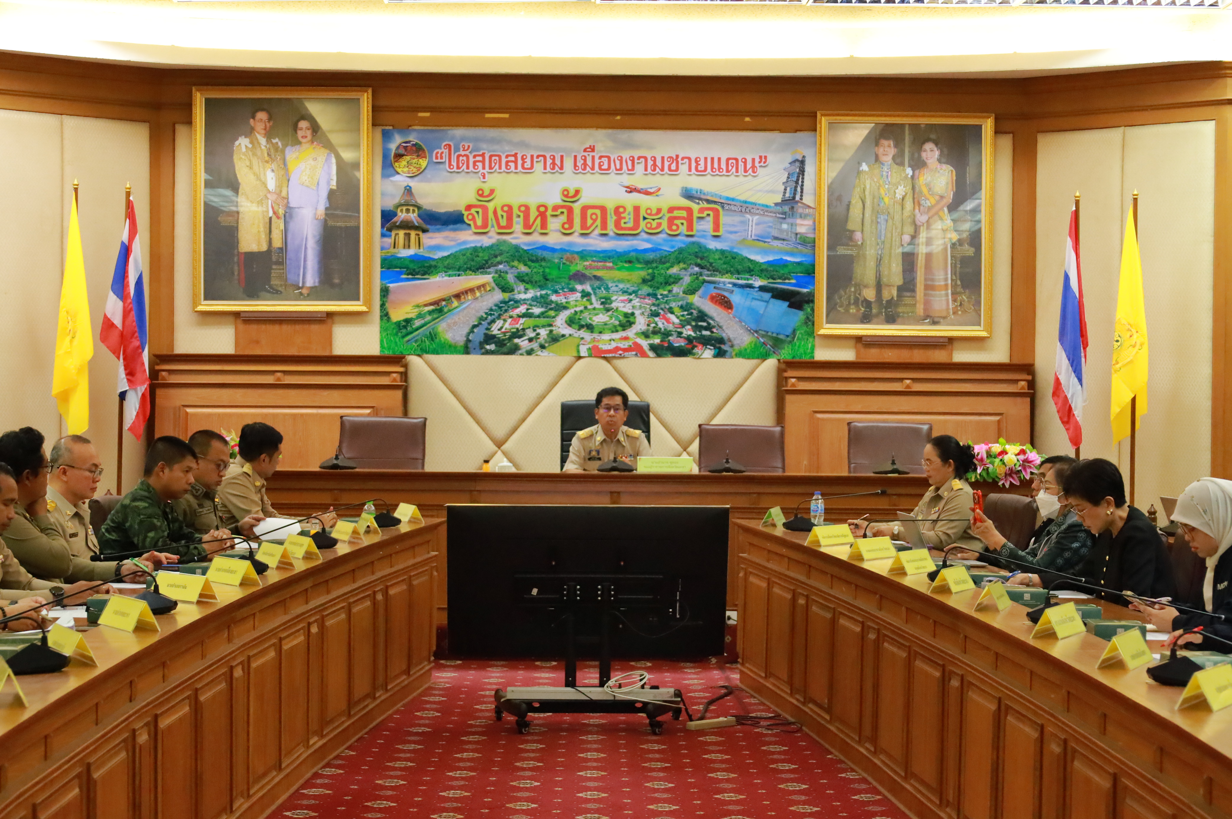 จังหวัดยะลา จัดประชุมส่งเสริมการบูรณาการกลไกการขับเคลื่อนการขจัดความยากจนระดับจังหวัด